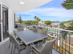 Broadwater Quays 5 - Three Bedroom Water View Apartment, only 2 blocks from Mooloolaba Beach!, Mooloolaba